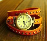 Relógio feminino com pulseira de couro -