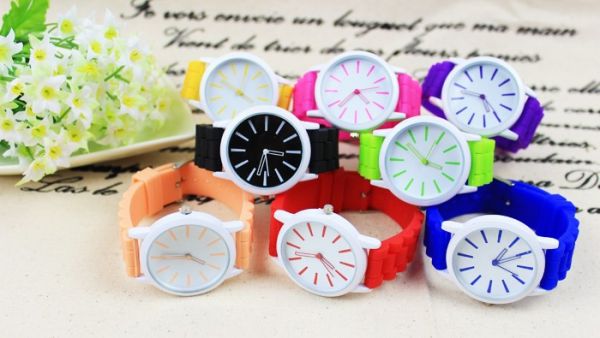 Relógio feminino pulseira emborrachada várias cores - RF-004