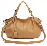 Bolsa de couro estilo Fashion c/ detalhes dourados.