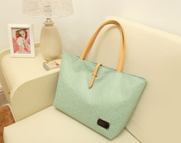 Bolsa de couro estilo clássico de ombro.
